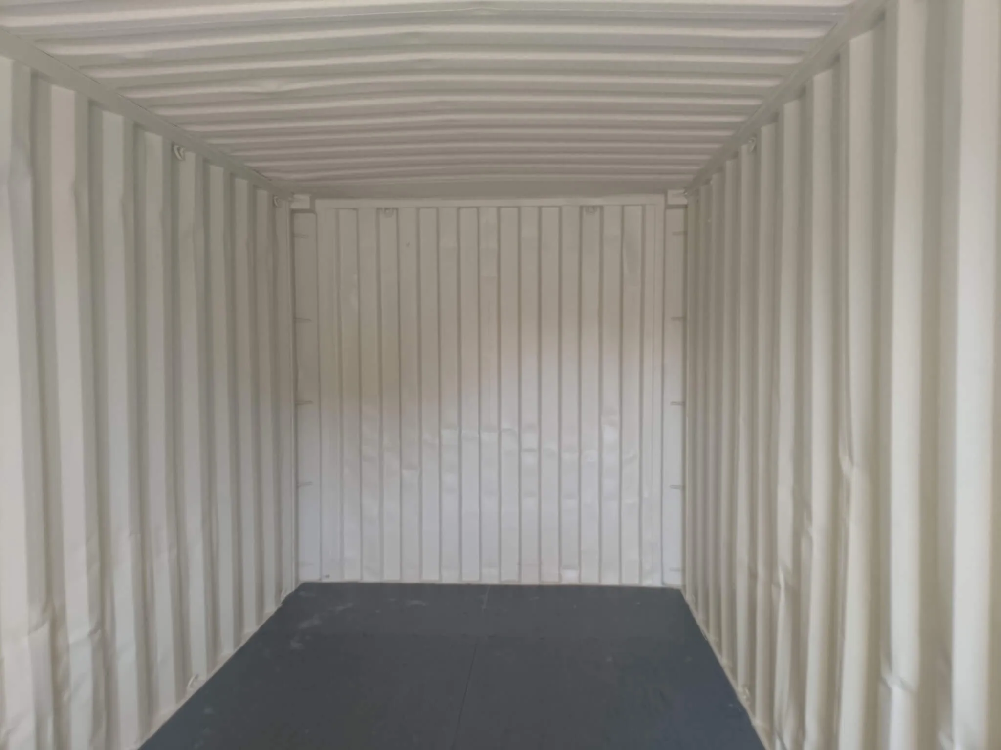 Intérieur d'un box de 30 m²